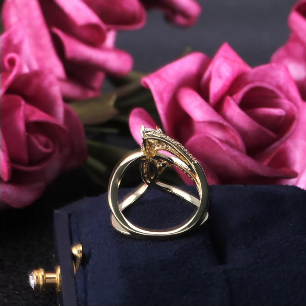 *NEW*Vintage Rhinestone Yellow Gold Crystal Ring - Picture 3 of 5